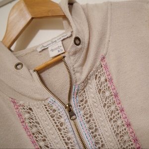 Cream colored jacket w/ colorful embroider detail
